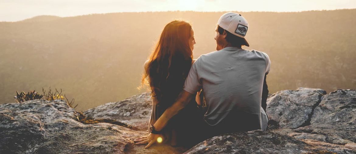 30 Best Anniversary Gifts For Your Girlfriend To Amaze Her