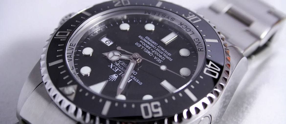 25 Best Gifts For Watch Lovers & Watch Enthusiasts